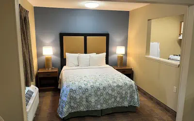 HomeTowne Studios & Suites by Red Roof Greensboro