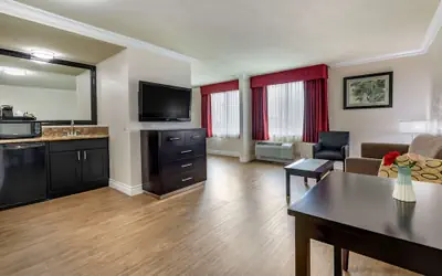 Best Western Plus South Bay Hotel