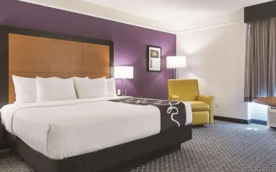 La Quinta Inn & Suites by Wyndham Ontario Airport
