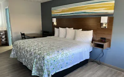 HomeTowne Studios by Red Roof Georgetown, KY