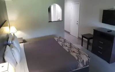 Regency Inn & Suites Houston East I 10