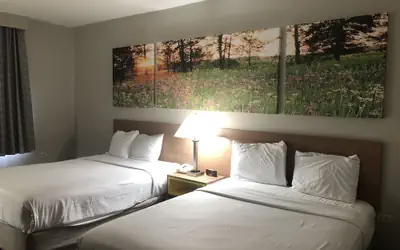 Days Inn & Suites by Wyndham Romeoville