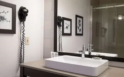 Country Inn & Suites by Radisson, Platteville, WI