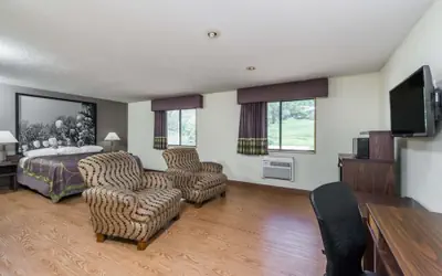 Super 8 by Wyndham Zanesville