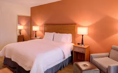 Hampton Inn & Suites Ontario