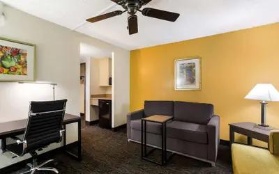 Quality Suites Milwaukee Airport