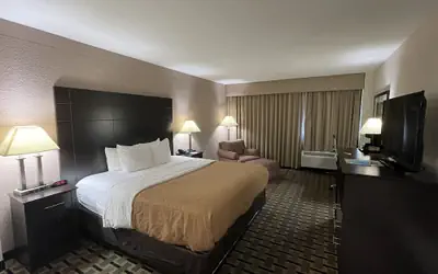 Quality Inn & Suites Cincinnati Downtown Area