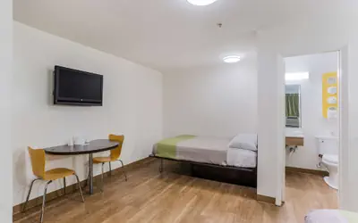 Motel 6-Jacksonville, FL - South