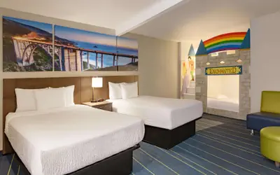 Days Inn & Suites by Wyndham Anaheim At Disneyland Park