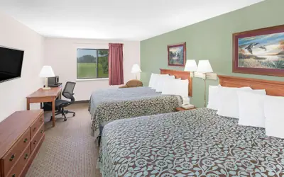 Days Inn & Suites by Wyndham Brinkley