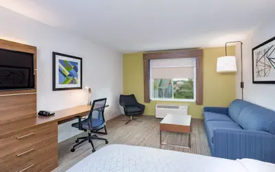 Holiday Inn Express & Suites Elkhart North by IHG