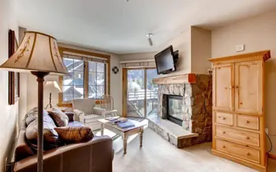 River Run Village 2 Bedroom Condo - 100 yards to slopes, Pool, Hot Tub Access