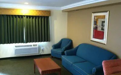 Walnut Inn & Suites West Covina