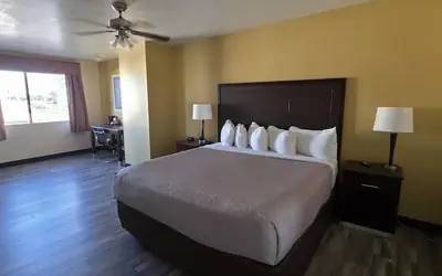 Quality Inn & Suites near Downtown Mesa