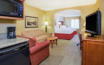 Holiday Inn Express & Suites Bloomington by IHG