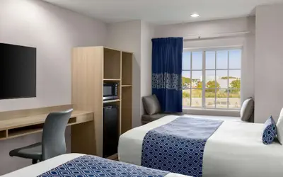 Microtel Inn & Suites Lincoln