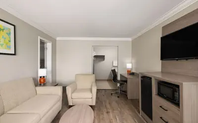 Solara Inn and Suites