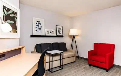 Country Inn & Suites by Radisson, Appleton Airport - Fox River Mall Area