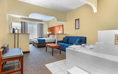 Comfort Suites Findlay I-75 near Sports Complex