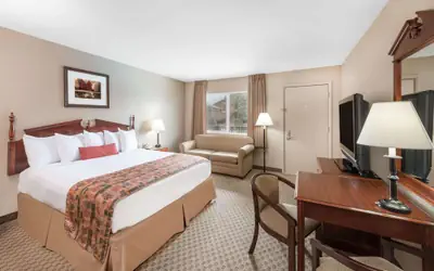 Days Inn by Wyndham Show Low