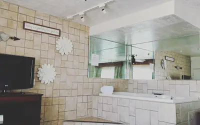 The Classic Desert Aire Hotel