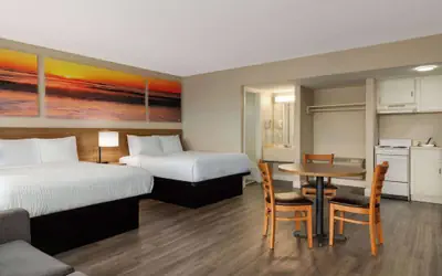 Days Inn by Wyndham Myrtle Beach-Beach Front