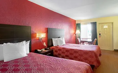 Econo Lodge Inn & Suites Clearwater Central