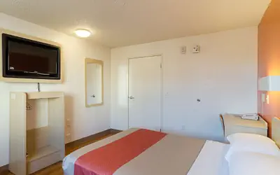 Motel 6- Denver, CO Downtown