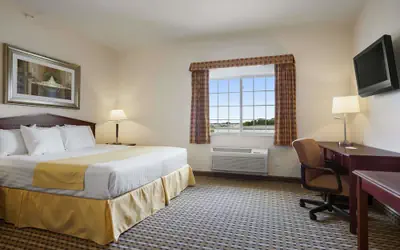 Days Inn & Suites by Wyndham Columbus NE