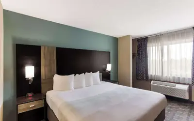 Quality Inn Galesburg near US Highway 34 and I-74