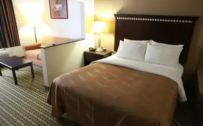 Quality Suites Burleson - Ft Worth