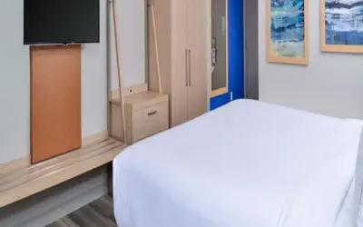 Holiday Inn Express & Suites Southgate - Detroit Area by IHG