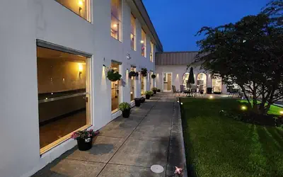 Super 8 by Wyndham Morton Grove/Chicago