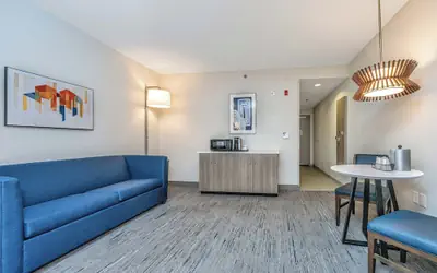 Holiday Inn Express & Suites Charleston Arpt-Conv Ctr Area