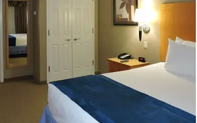 Marco LaGuardia Hotel & Suites