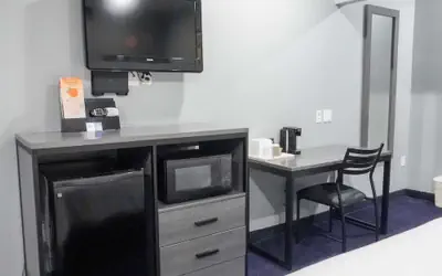 Americas Best Value Inn & Suites Bush Intl Airport