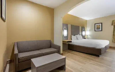 Best Western Plus Springfield Airport Inn