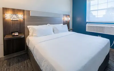 Holiday Inn Express & Suites Englewood Denver South by IHG