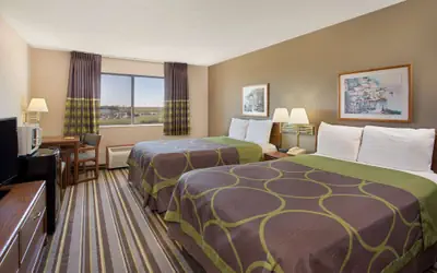 Super 8 by Wyndham Charles City