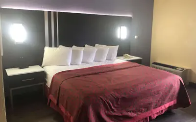 Days Inn by Wyndham Grove City Columbus South