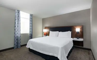 Hampton Inn & Suites Fort Wayne Downtown