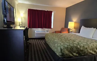 Econo Lodge Inn & Suites Mason City - Clear Lake
