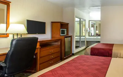 Econo Lodge Inn & Suites Riverside - Corona