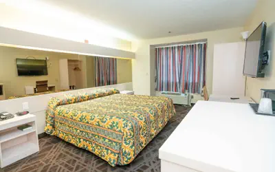 Red Roof Inn & Suites Euless - DFW Airport Southwest