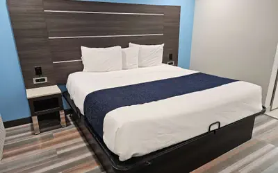 Travelodge by Wyndham Fullerton Near Anaheim