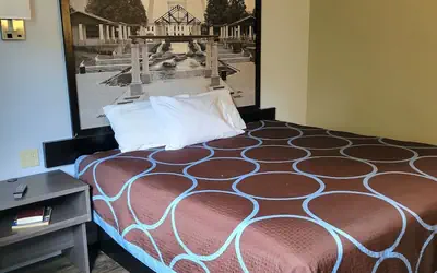 Super 8 by Wyndham Sullivan