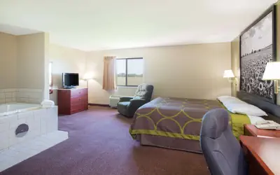 Super 8 by Wyndham Iola KS