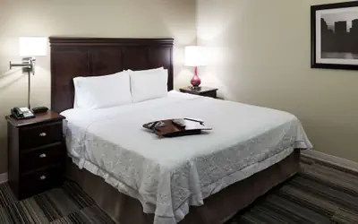 Hampton Inn & Suites Omaha-Downtown