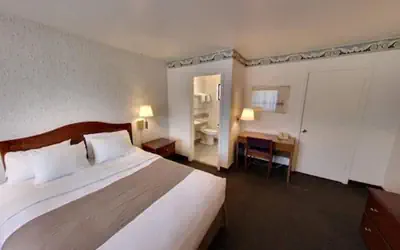 Monterey Fairgrounds Inn