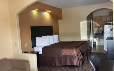 Capital O Deluxe Inn Channelview Houston I-10